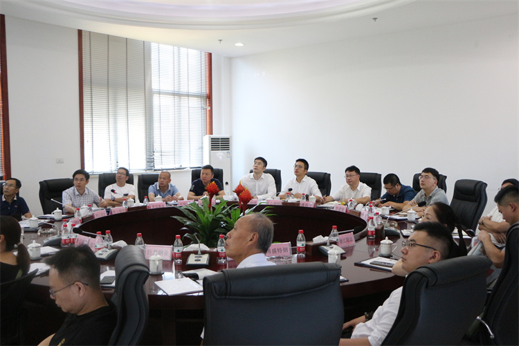 麗水市經(jīng)信局副局長潘祝平一行